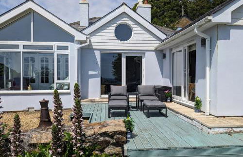 Beach Front House with Stunning Sea Views and Free Parking - Foto 7