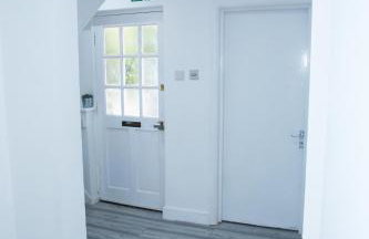 Harrow Luxury flat With free parking. - Photo 14