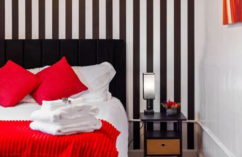 5BDRM 10BD with King BBQ Patio 1 MIN walk Carson ST - Foto 4