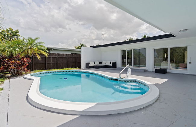 Dreamy 4BR Getaway w Private Pool Luxe Patio in Miramar - Foto 30