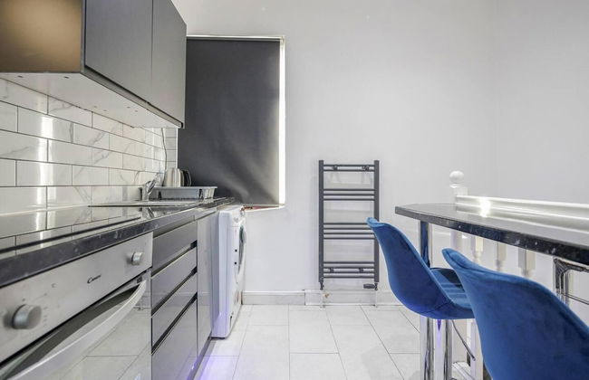 Stunning Top 2 Bed Flat Tilbury Central Location - Foto 10