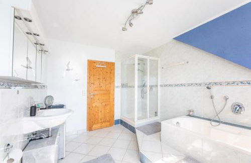 Großzügige Ferienwohnung für Gruppen und Familien im Raum Bamberg Erlangen - Foto 13