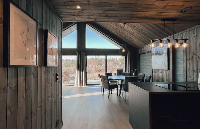 Modern Mountain Cabin - Outdoor Hot Tub - 8 Beds - Photo 32