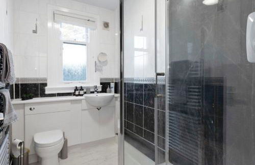 Free Parking - Central - Sleeps 6 - 3 Bedrooms - Foto 2