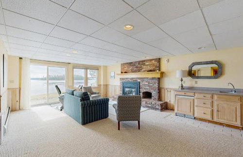 By the Sea - Foto 13