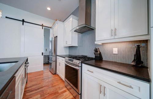 Luxe Townhome Rooftop Hot Tub Parking - Photo 49