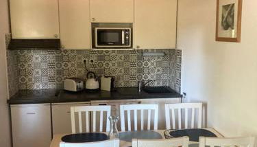 Chalet rénové, environnement très calme, piscines intérieure et extérieure chauffées, Bord du lac de Biscarosse Parentis - Foto 4, stove, dishwasher, toaster