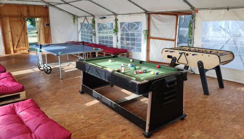 Mas du Versadou, dans un espace naturel protégé, piscine couverte chauffée toute l'année, Spa et salle de jeux - Photo 2, Game Room