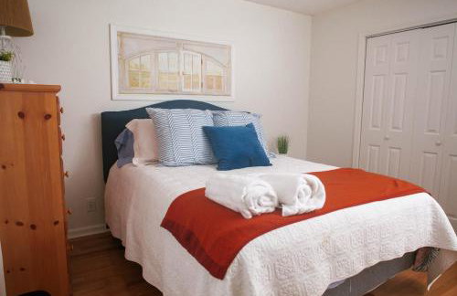 Serene Lakefront Home with Hot Tub and Boat for Rent! - Foto 10