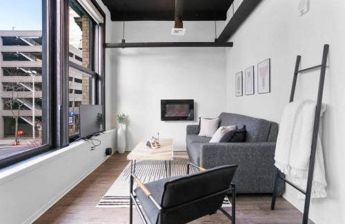 Spacious Modern Loft with Downtown Views and WiFi - Foto 12