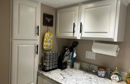 The Hive - Unique Themed Getaway - Foto 27