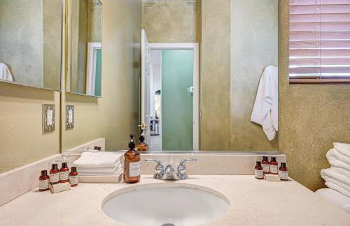 Luxury 6 BR Home Large Pool & Spa with Grassy Yard - Photo 12