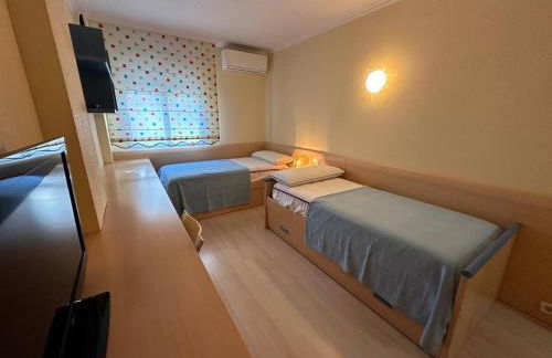 Apartamento con parking y piscina comunitaria AV-42 - Foto 10