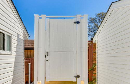 Waterfront Colonial Beach Studio with Boat Dock! - Foto 25