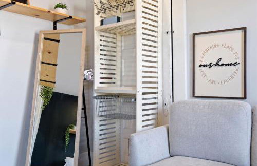 Elegant Historic Apartment with Craftsman Details - Foto 26