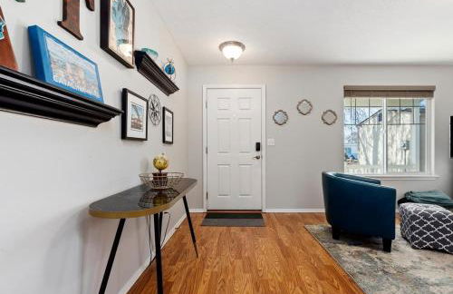 Urban Escape Steps to Downtown - Photo 4