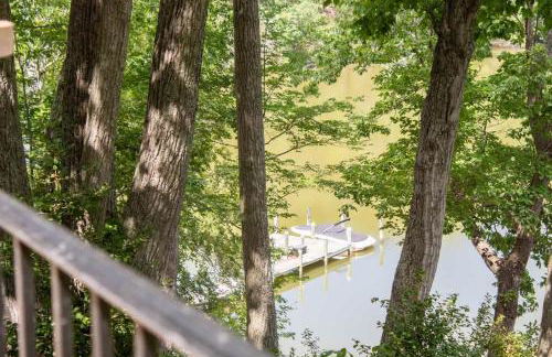Creekside Haven with Dock & Scenic Views - Foto 29