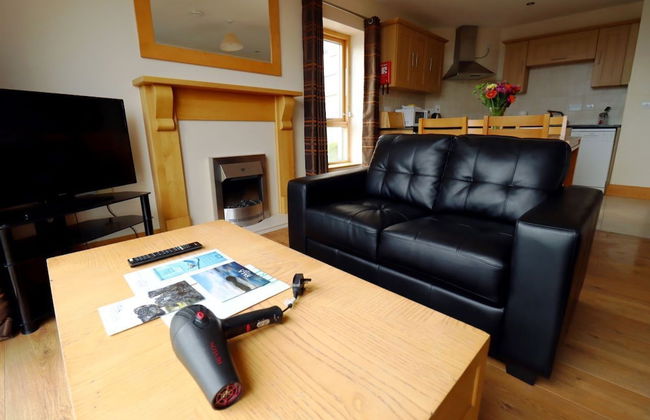 St Angela’s Lakeside Aparthotel - Photo 4