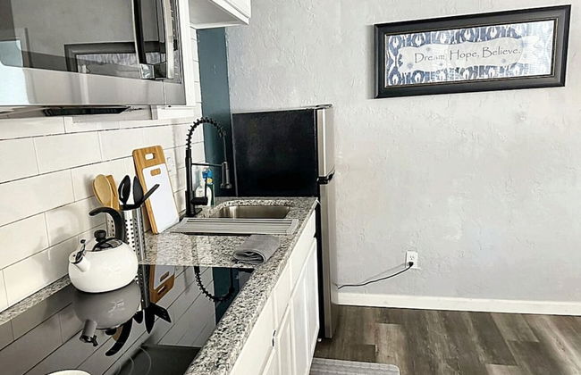 Clean Cozy 1-bedroom Near Plaza District 32C - Photo 4