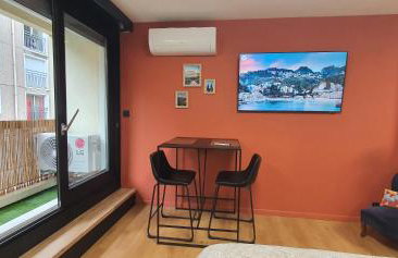 Studio climatisé Place de Jaude Garage balcon tv wifi - Photo 3