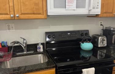 Gorgeous Refurbished 1Bdrm and 1Den Home - Foto 32