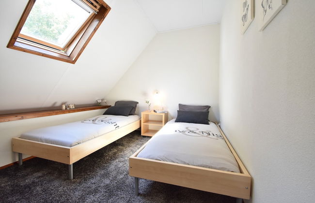 Cozy Holiday Home in Zonnemaire Near Lakebeach - Photo 10