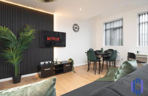 Sophisticated & Stylish Flat near Manchester Airport - Sleeps 9 - Foto 21