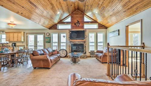 House with Deck Overlooking Lake of the Ozarks! - Foto 4