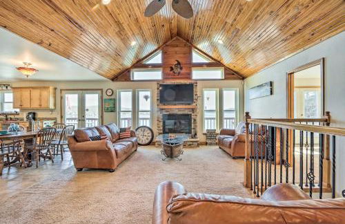 House with Deck Overlooking Lake of the Ozarks! - Foto 4