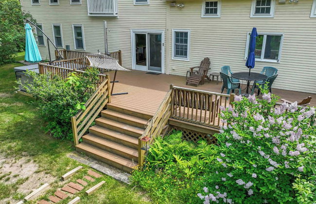 4 BDR w/ Private Hot Tub, Backyard and Deck! - Photo 33