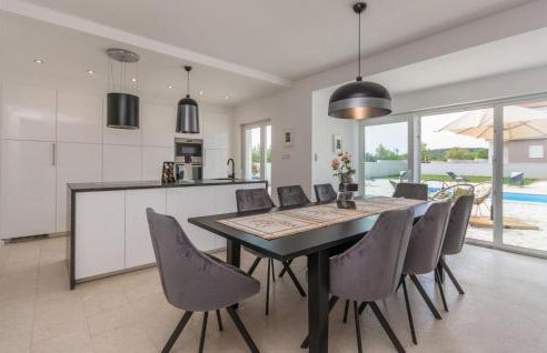 4 Bedroom Cozy Home In Donja Jagodnja - Foto 6