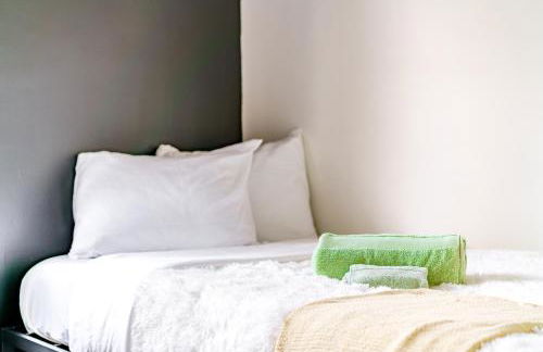 Jungle House Chillicothe Sleeps 24 Downtown Ohio Free Parking - Walk to Historic District - 5BR Luxury Home - Pet Friendly - King Beds - Over 5,800 Five Star Stays - Foto 59