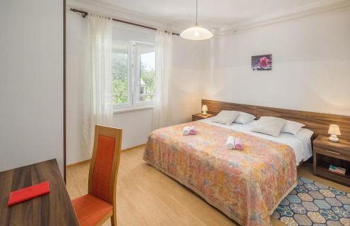 2 Bedroom Nice Apartment In Lovrecica - Foto 15