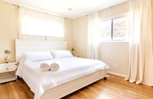 5 bedrooms with 4 Full Bath Fire Pit BBQ and Plush Amen on 1 2 acre - Photo 52