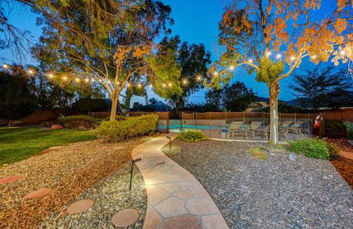 Luxury 6 BR Home Large Pool & Spa with Grassy Yard - Photo 11