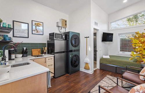 The Acorn - Tiny House in HISTORIC OAKWOOD - Foto 23