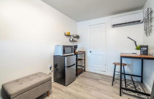 Cozy Studio w/gated parking - Photo 4