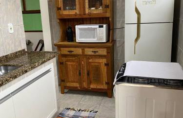 Casa aconchegante à 400m da Praia da Tartaruga - Ar condicionado - WIFI 450MB - Netflix - Cozinha Completa - Garagem - Foto 3