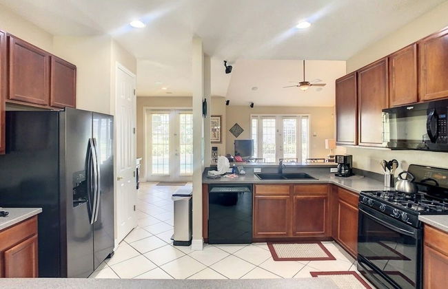 Fantastic 7 Bed 6 Bath In Prestigious Gated Comm. 7 Bedroom Villa by Redawning - Foto 32