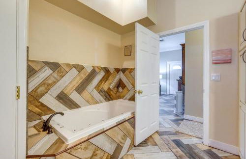 Idyllic Las Vegas Oasis with Outdoor Pool! - Foto 15