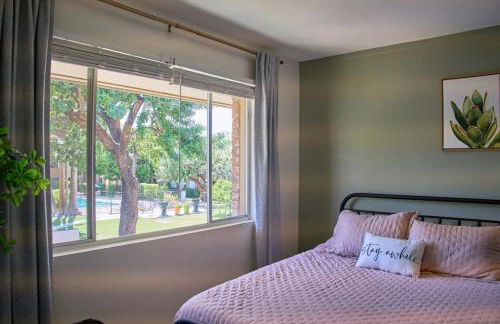 The Scott Getaway - Walkable to Old Town, remodeled space, outdoor pool! - Foto 18