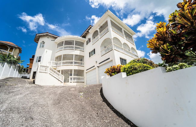 Skyline Suites, Breathtaking Mountains & City View 1 Bedroom Apts by RedAwning - Foto 14