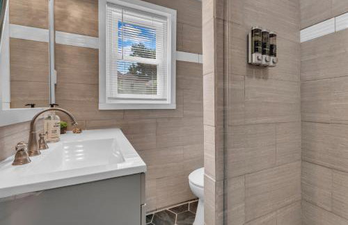 Lakefront Getaway - Dock, Pool, Sunset, Games - Foto 48