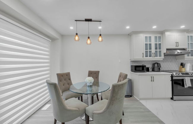 Beautiful House - On A Quiet Street - Photo 19