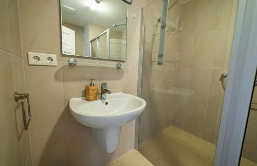 FullHouse - Halle - R17 - 111sqm Loft - 8 Beds for 10 guests - Foto 35