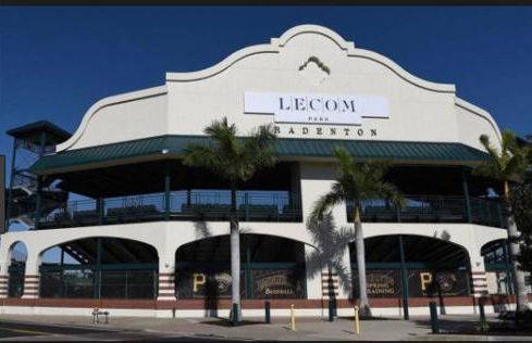 Near Beaches & IMG Academy, Mins to Downtown Oasis Villa Retreat - Photo 4