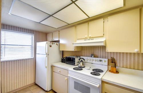 Walk to Madeira Beach Coastal Condo with Balcony - Photo 5