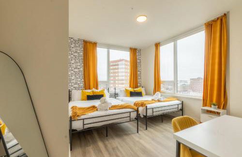 Bright and Bold Escape with NYC Views and Free Parking, Sleeps 9 and 2 Baths - Foto 30