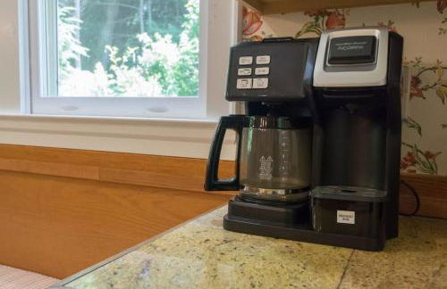 Historic 4BR Colonial with Pool Table and Fire Pit - Foto 17