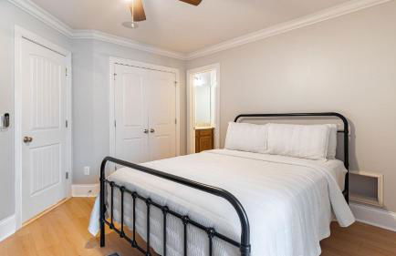 Lakefront 6bdr, Priv Dock, Game Room, Firepit Jake's Lake House by Avantstay - Foto 86